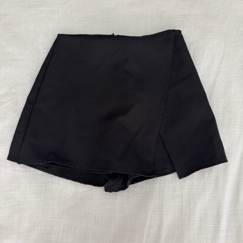 Black Skort